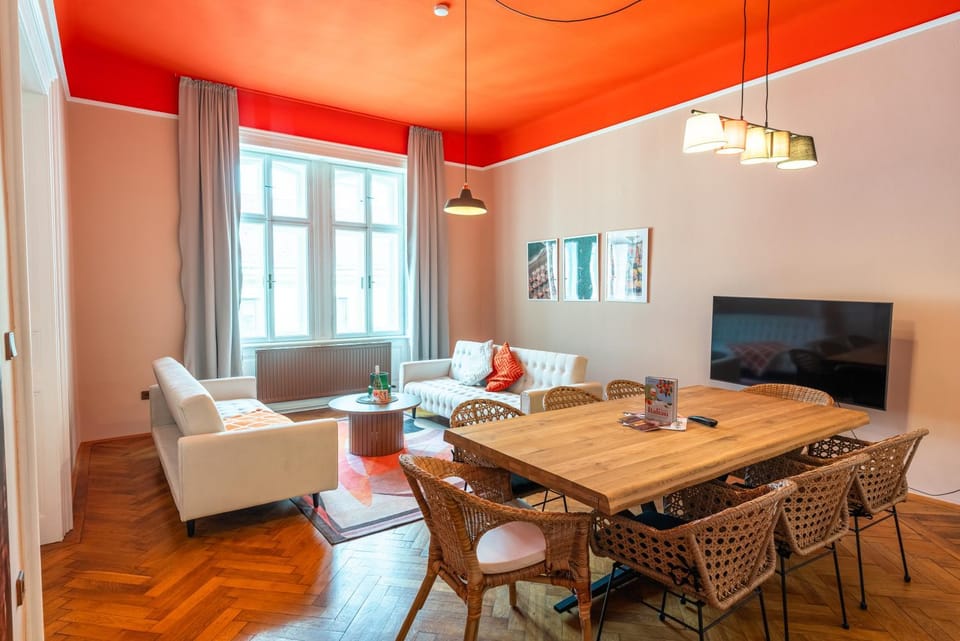 TV and multimedia, Living room, Dining area
