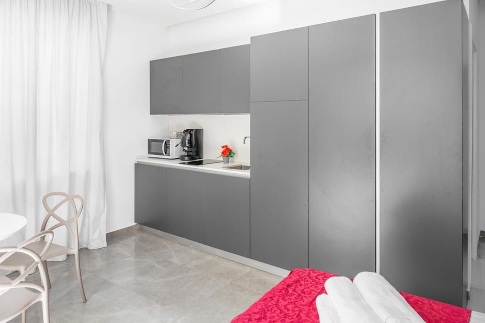 Bed, Kitchen or kitchenette, Photo of the whole room, Bedroom