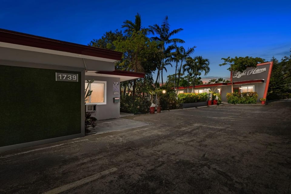 Hollywood 1BR Studio: Pets Allowed, BBQ & Parking Apartment in Hollywood