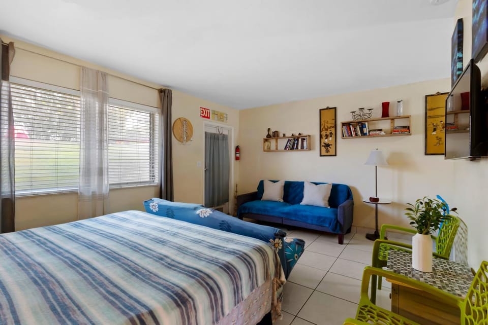 1BR Studio Parking, BBQ, Garden In Hollywood Apartment in Hollywood