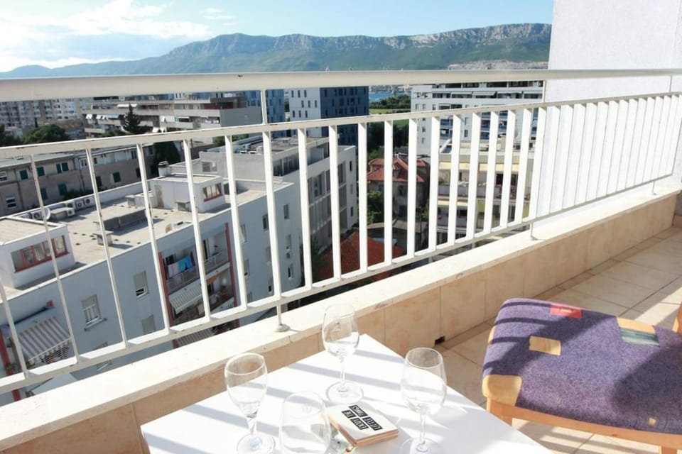 Spacious Terrace Apartment with Private Parking Apartment in Split
