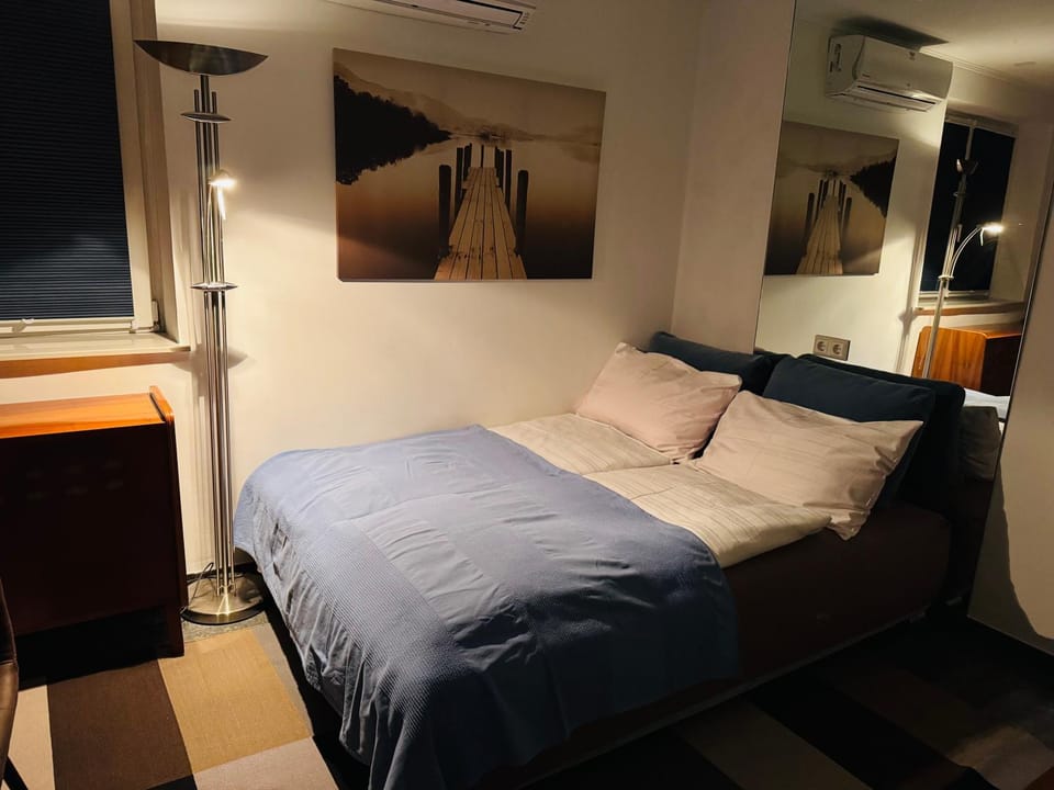 Bed, Living room