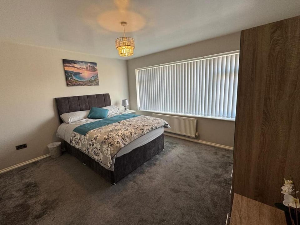 Modern 3-Bed Family Home in Quiet Sheffield Area Apartment in Rotherham