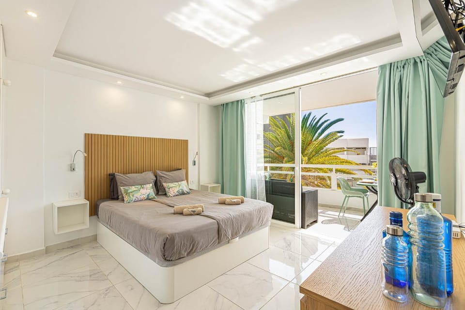Bed, Balcony/Terrace, Bedroom, towels