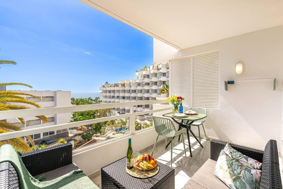 View (from property/room), Balcony/Terrace, Dining area