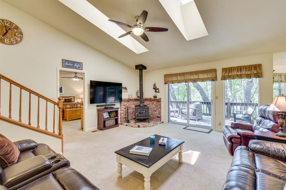 Yosemite Home Base Community Perks and Lake Access! House in Groveland