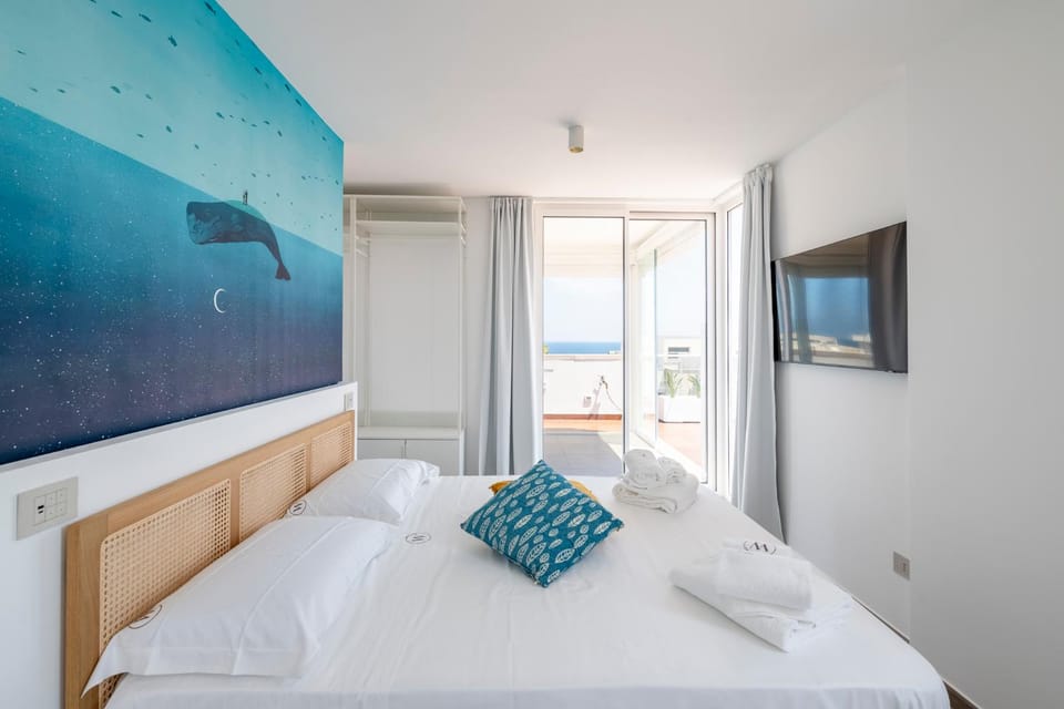 Bed, TV and multimedia, Bedroom, Sea view