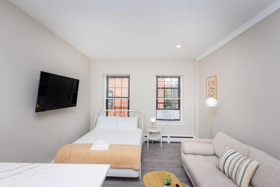 Newly Renovated w Exposed Brick Apartment in Back Bay