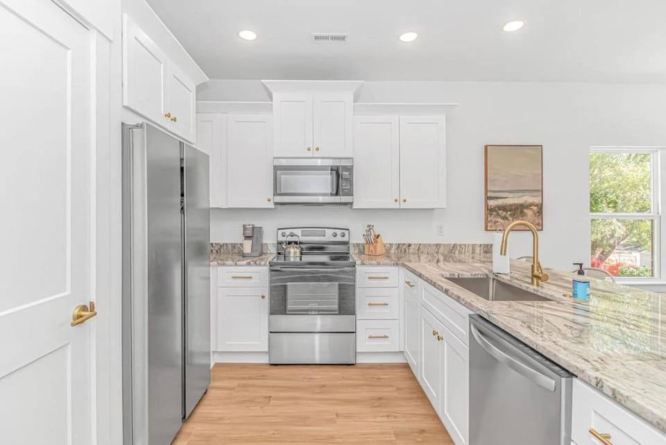 4BR Beach House with Private Pool 1000ft from the beach House in Myrtle Beach