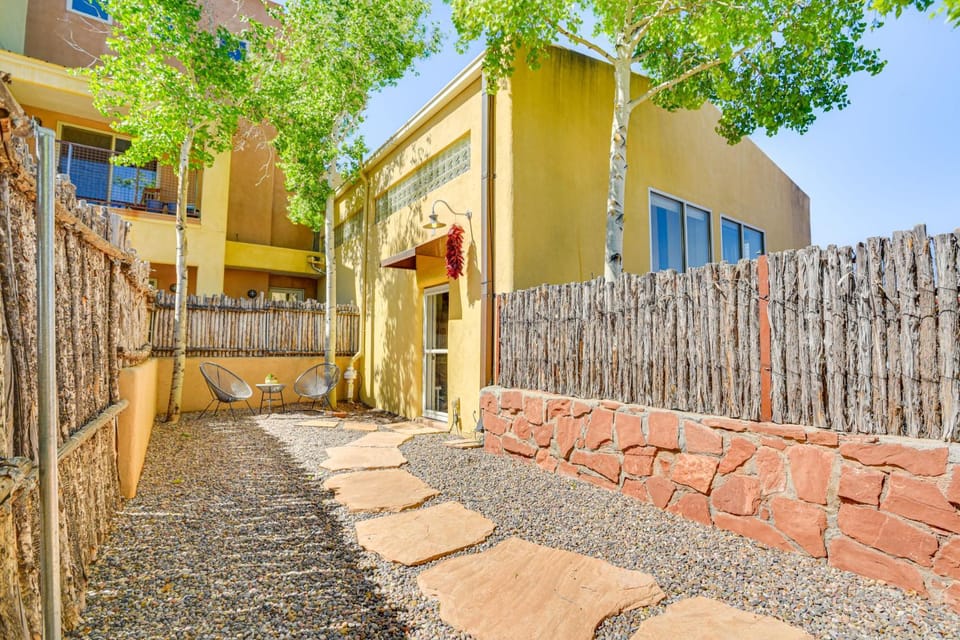 Modern Santa Fe Desert Loft w/ Fireplace! House in Santa Fe