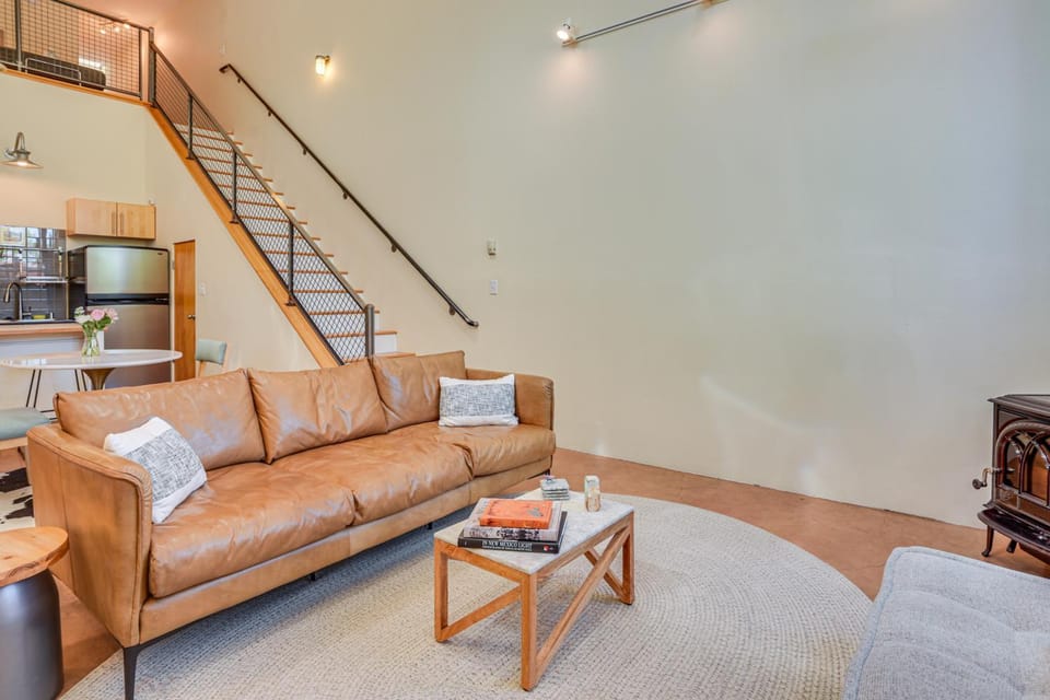 Modern Santa Fe Desert Loft w/ Fireplace! House in Santa Fe