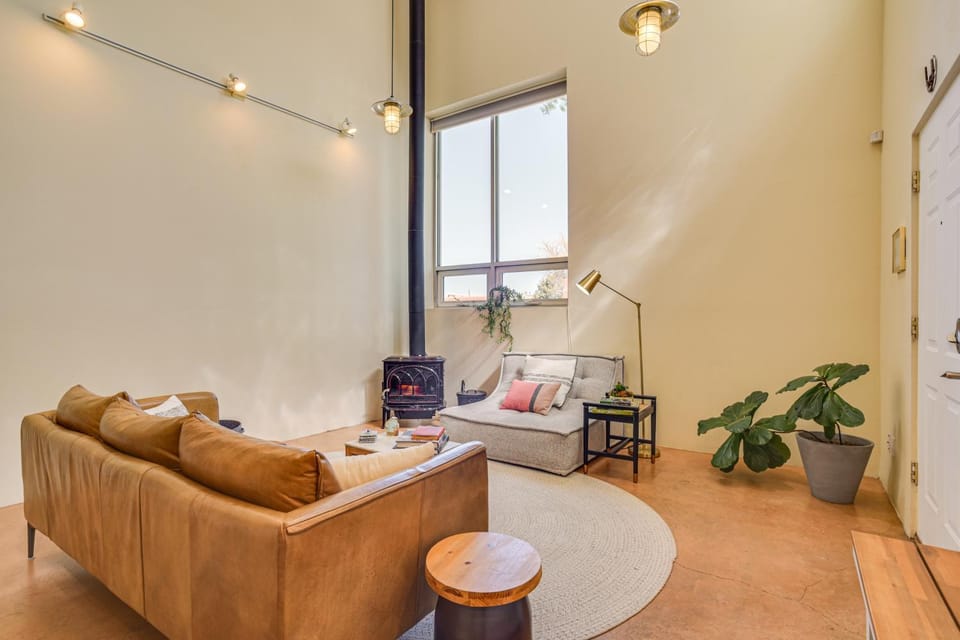 Modern Santa Fe Desert Loft w/ Fireplace! House in Santa Fe
