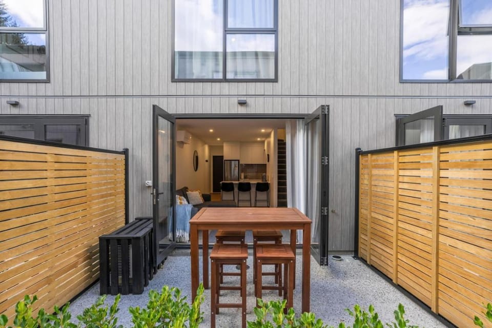 Patio, Dining area
