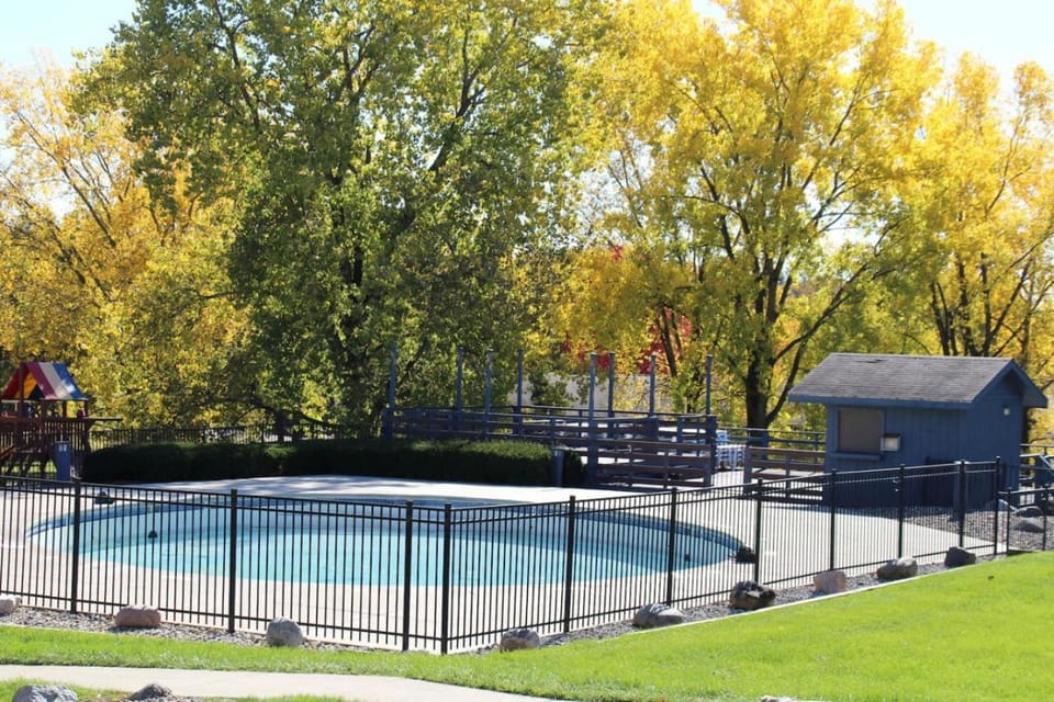 Dells Vacations At Tamarack Resort House in Lake Delton