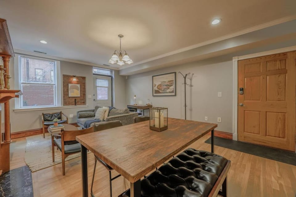 Classic 2Bed 2Bath Apartment w patio in Back Bay Apartment in Back Bay