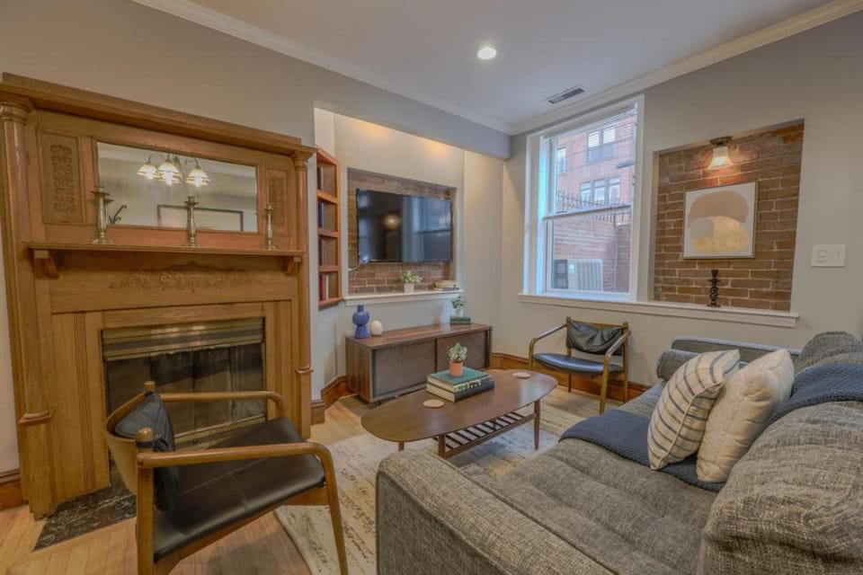 Classic 2Bed 2Bath Apartment w patio in Back Bay Apartment in Back Bay
