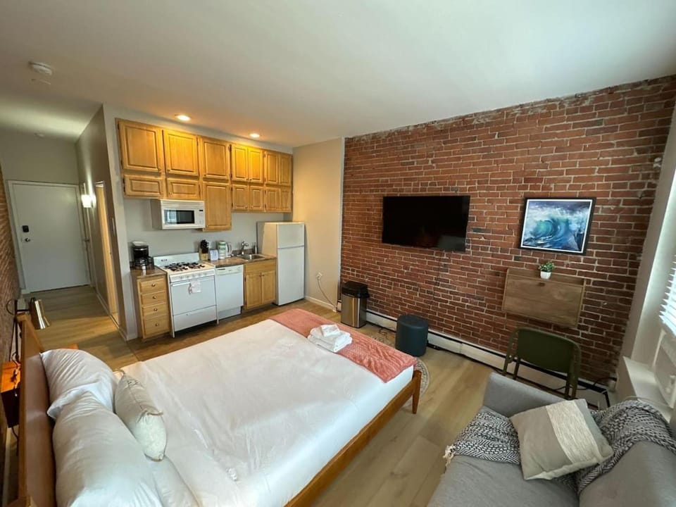 Charming Studio Apt Back Bay Apartment in Back Bay