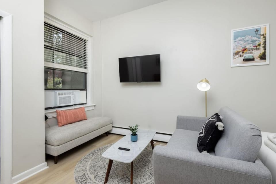 Centrally Located Basic Studio Apartment in Back Bay
