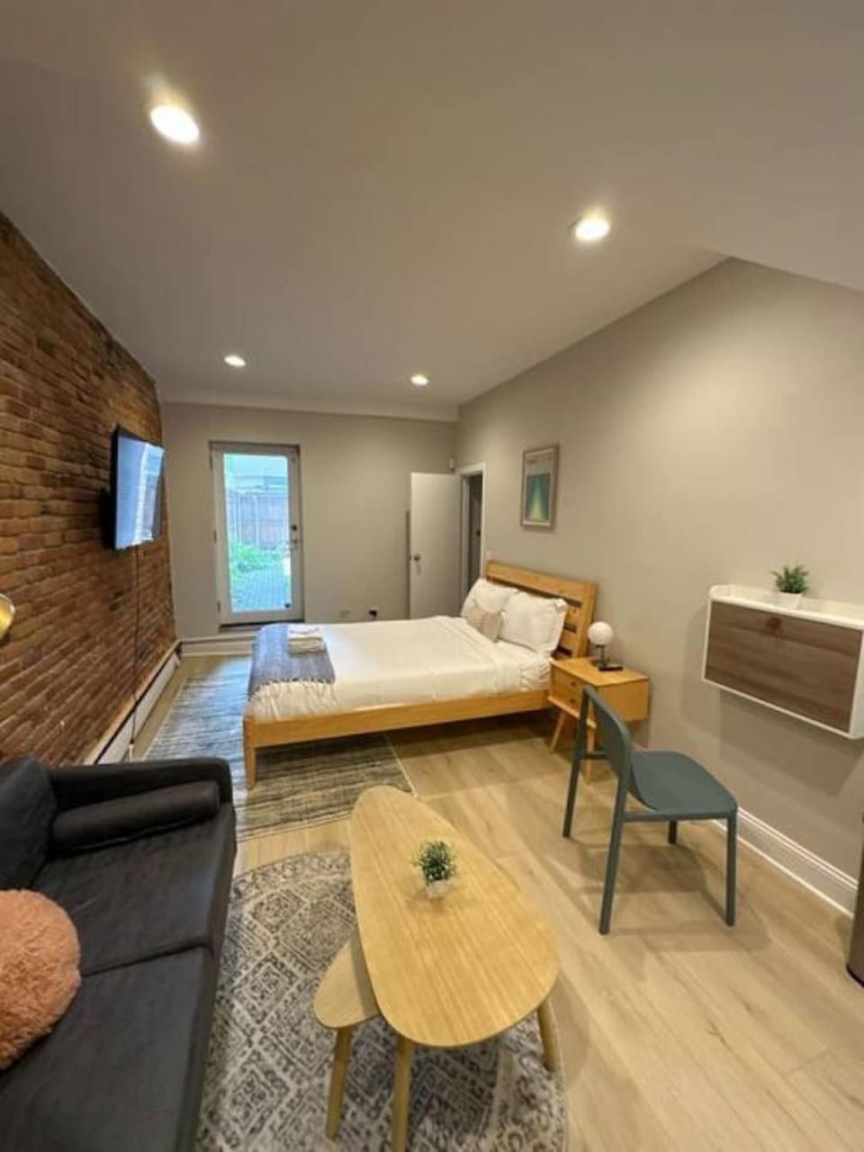 Vibrant Studio Minutes from Back Bay Apartment in Back Bay