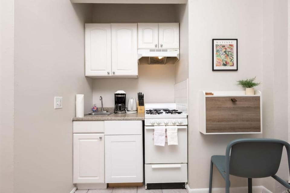 Retro Studio on Quiet Street Apartment in Back Bay