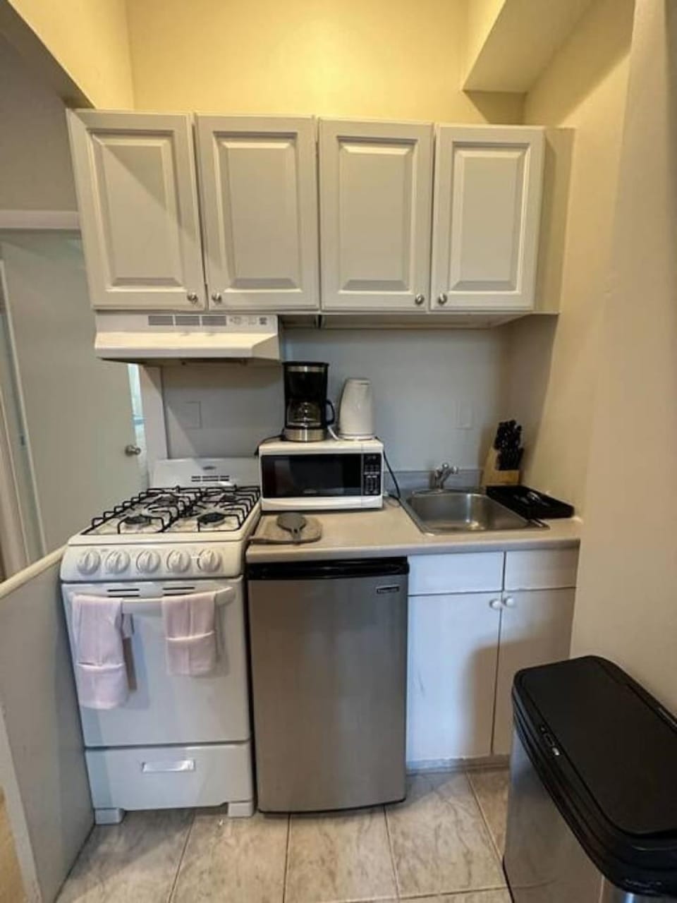 Airy Studio South End Apartment in Back Bay