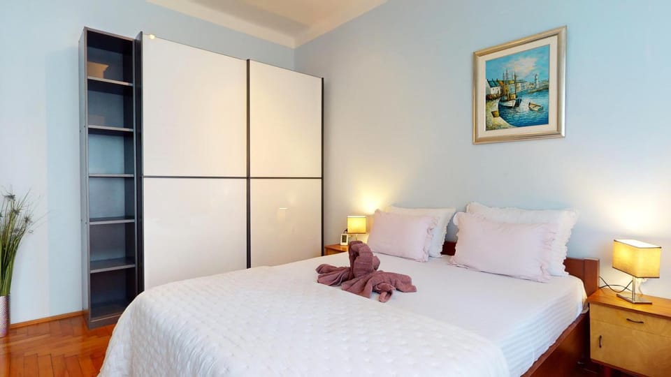 Bedroom, wardrobe