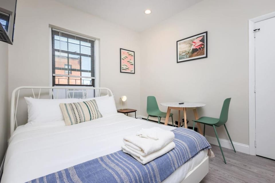 Compact Back Bay Studio Apartment in Back Bay