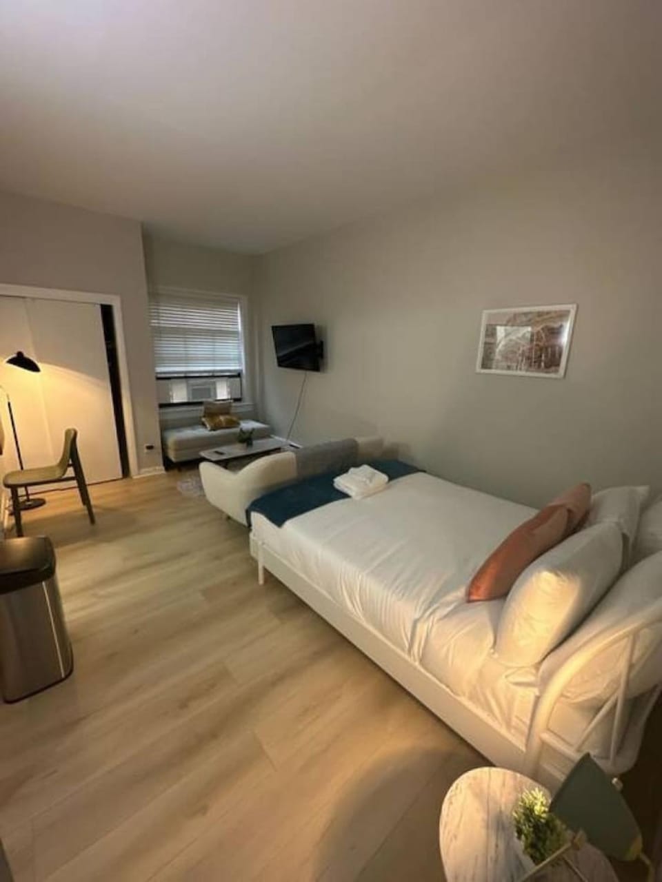 Sleek Back Bay Studio Apartment in Back Bay