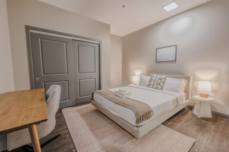 Luxury 2 bedroom Apt Apartment in Beacon Hill