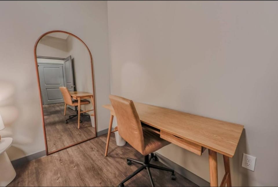 Chic Modern 2 bed Apartment with Exposed Brick Apartment in Beacon Hill