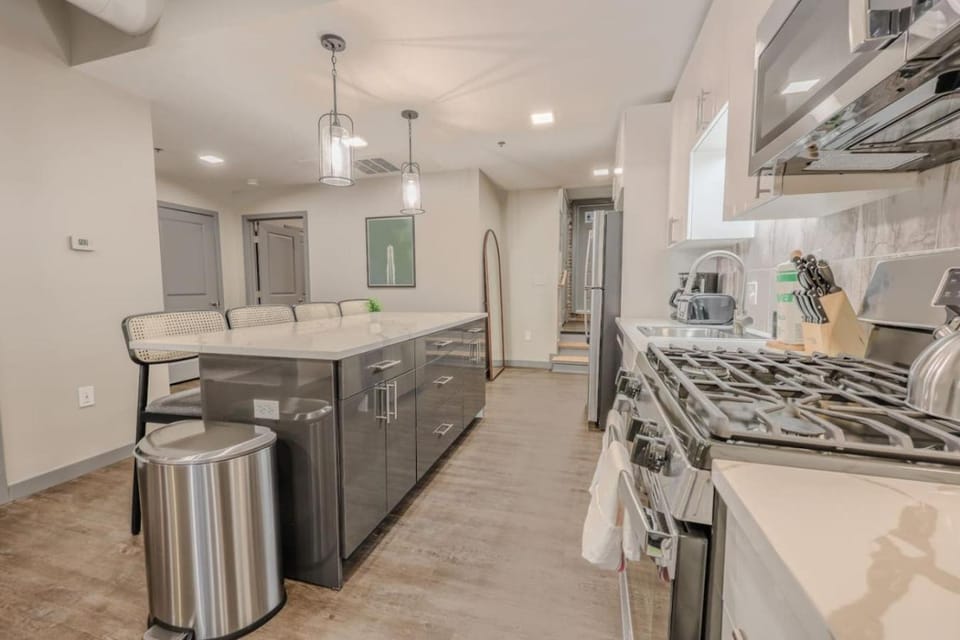 Downton Boston Luxurious 2 Bed Apartment in Beacon Hill