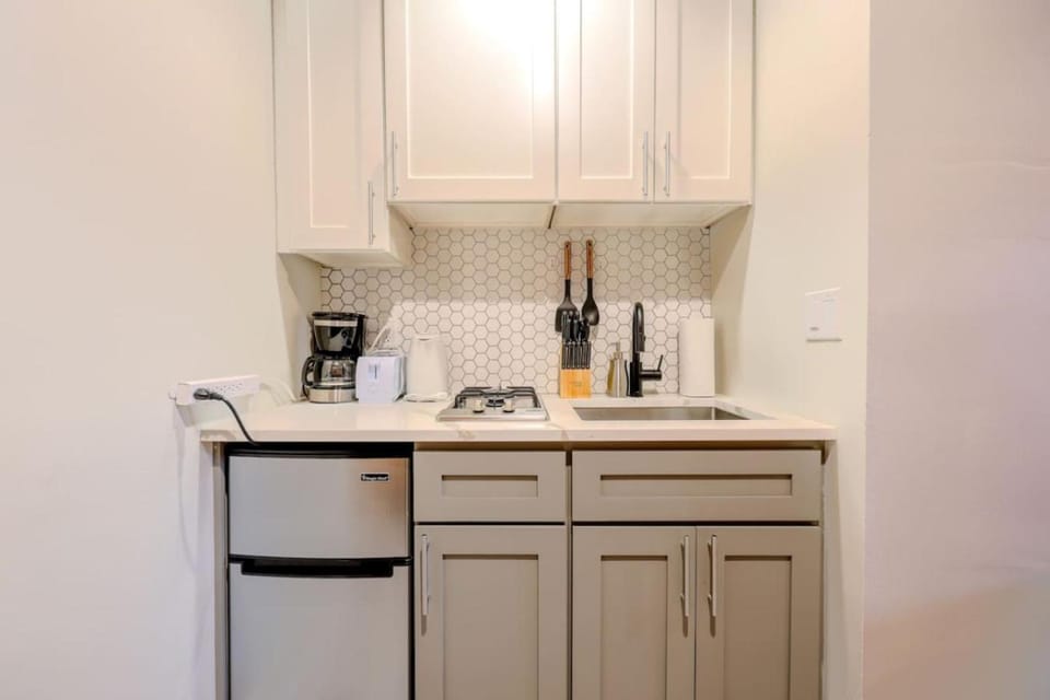 Peaceful South End Studio Apartment in Back Bay