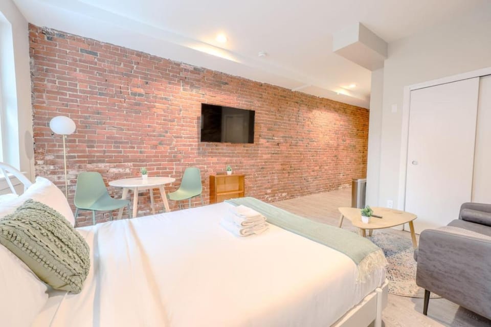 Peaceful South End Studio Apartment in Back Bay