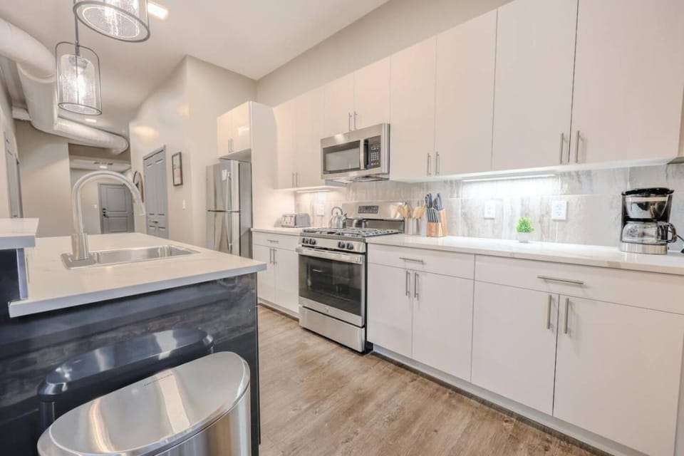 Elegant 2 Bedroom Prime Location Apartment in Beacon Hill