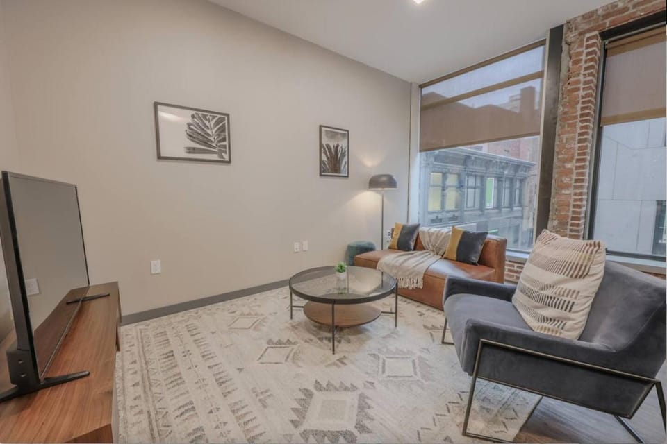 Charming and Chic Studio Apt Apartment in Beacon Hill