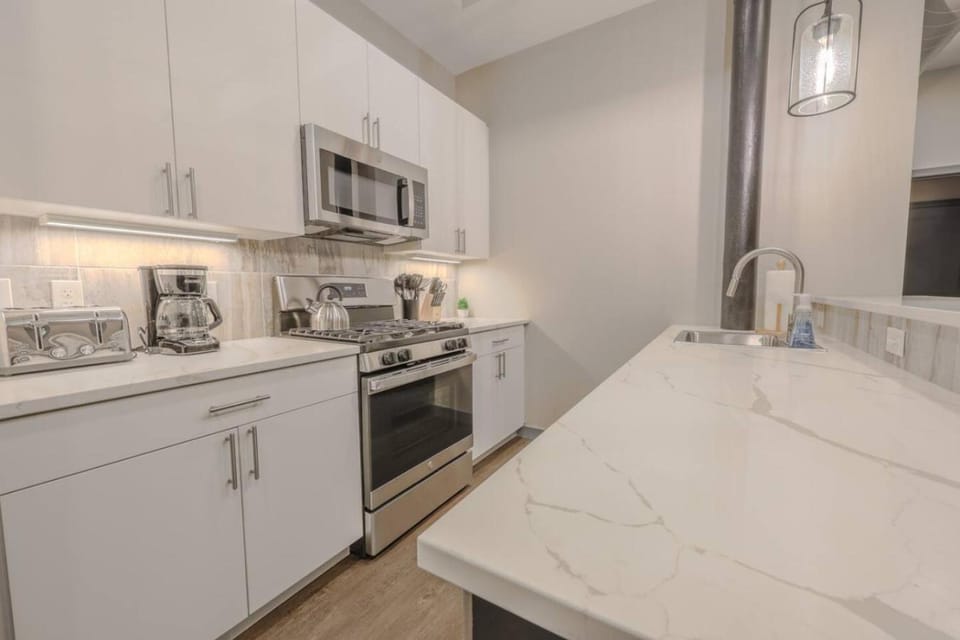 Classic and Chic Apartment 1 Bedroom Apartment in Beacon Hill