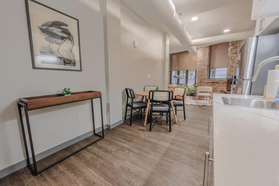 Stylish Downtown 2 Bedroom Apartment in Beacon Hill