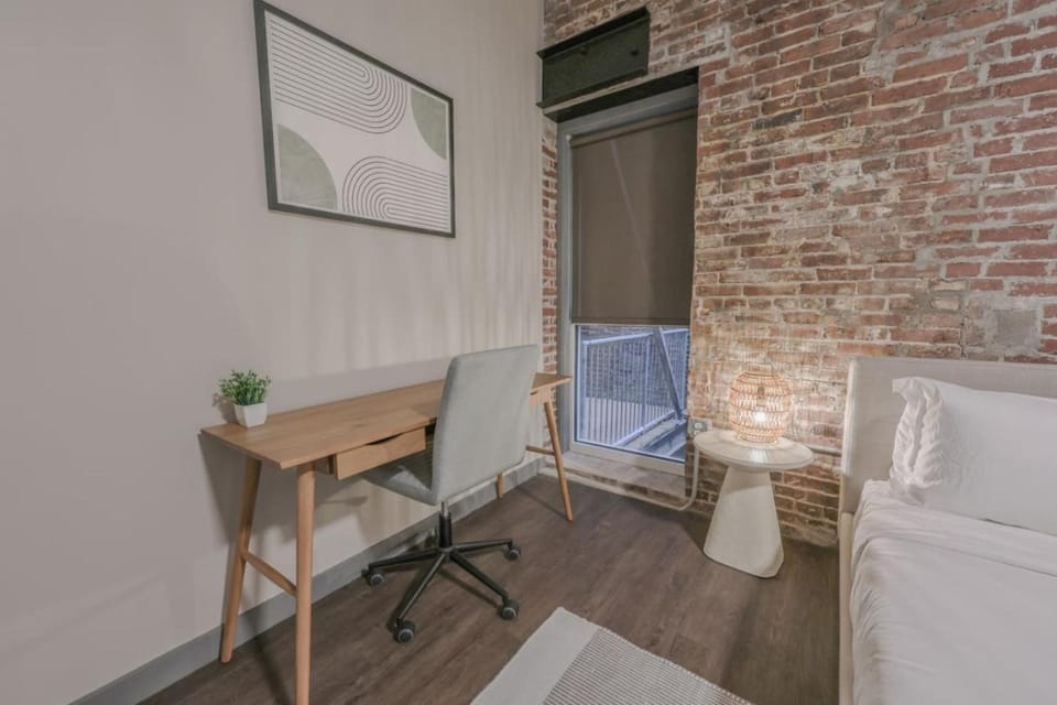 Stylish Downtown 2 Bedroom Apartment in Beacon Hill