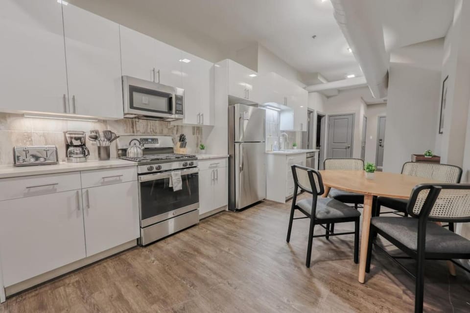 Stylish Downtown 2 Bedroom Apartment in Beacon Hill