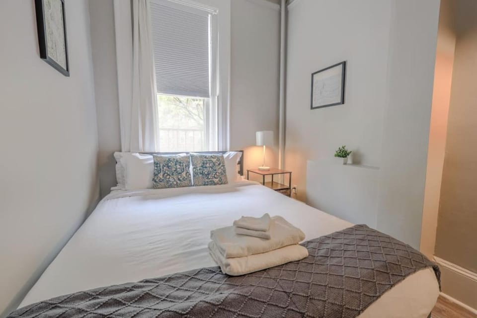 Bright Newbury Street 1 Bedroom Apartment in Back Bay
