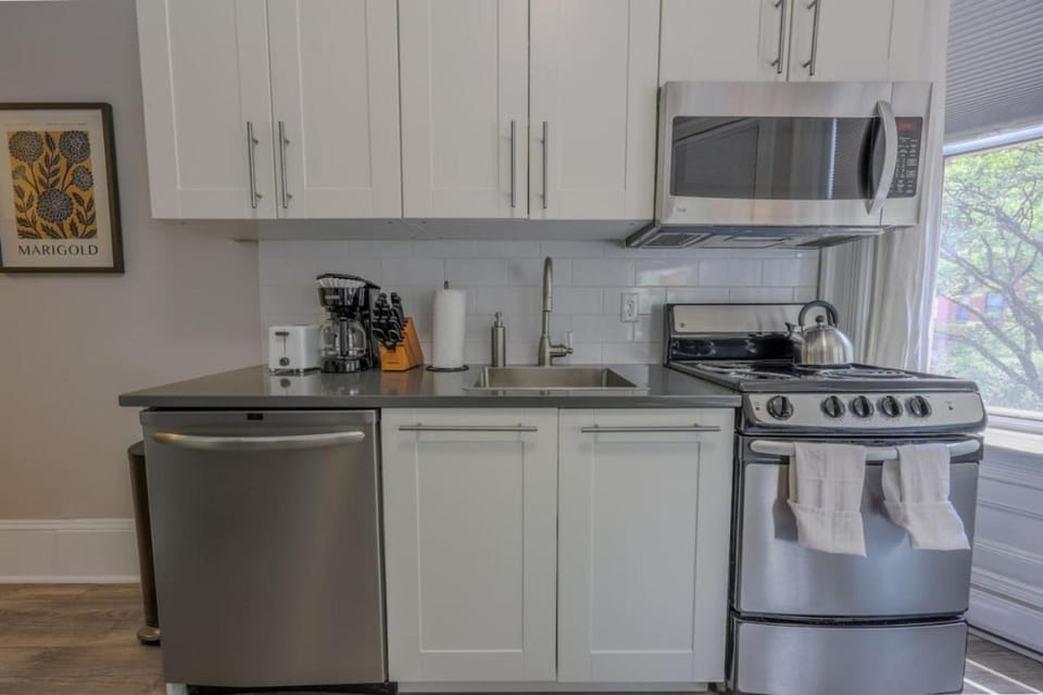 Bright Newbury Street 1 Bedroom Apartment in Back Bay