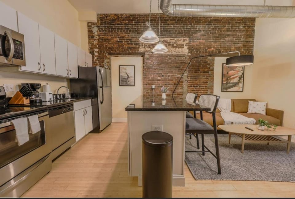 Simple Spacious Apartment Apartment in South Boston