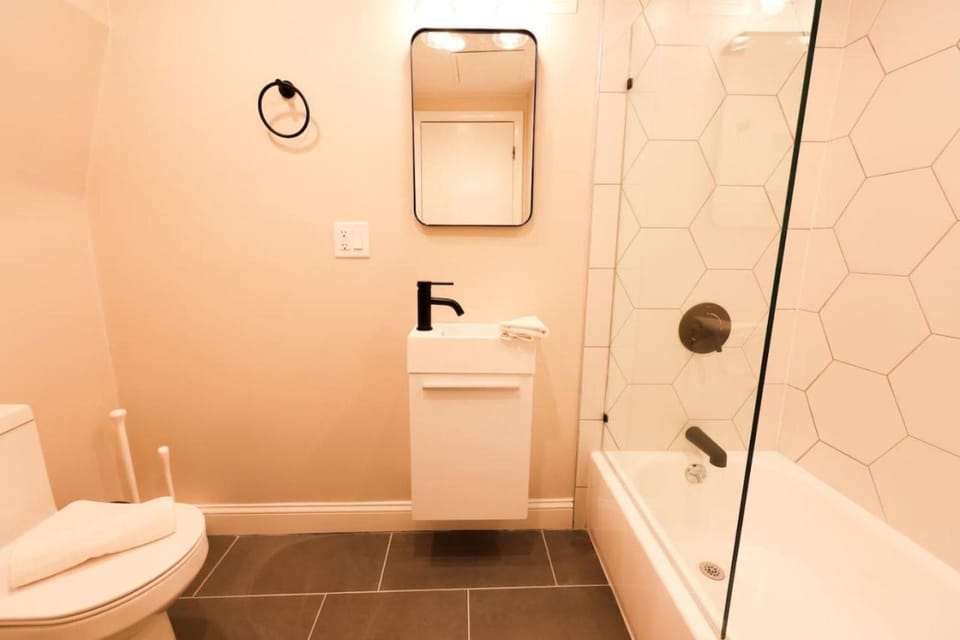 Cozy Garden Level Studio Apartment in Back Bay