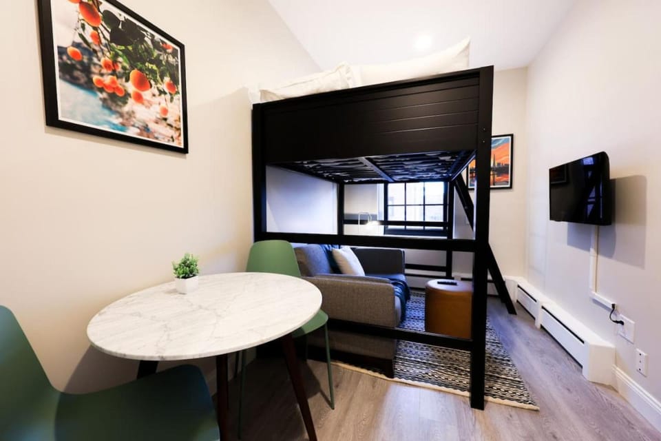 Loft Bed Studio Prudential Area Apartment in Back Bay