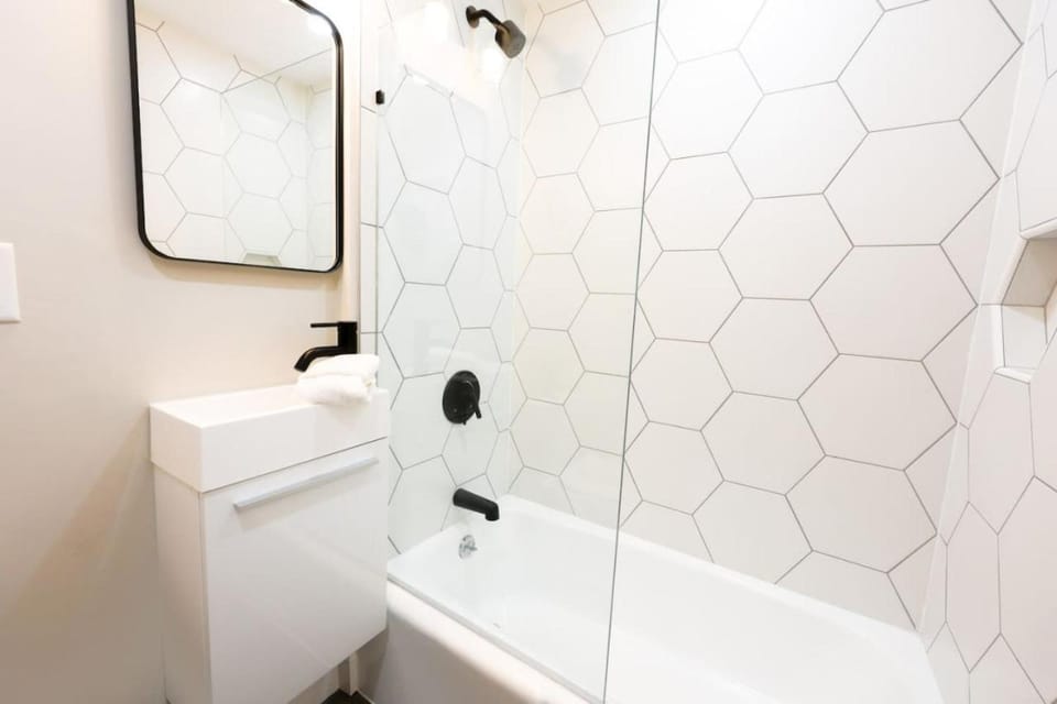 Modern Bright Back Bay Studio Apartment in Back Bay