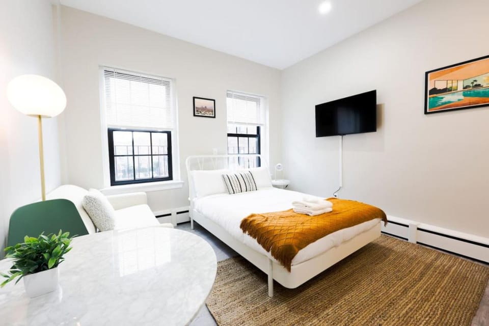 Modern Bright Back Bay Studio Apartment in Back Bay
