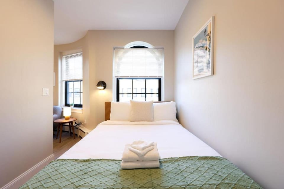 Spacious Studio Prudential Area Apartment in Back Bay
