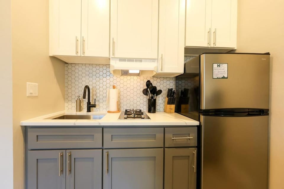 Spacious Studio Prudential Area Apartment in Back Bay