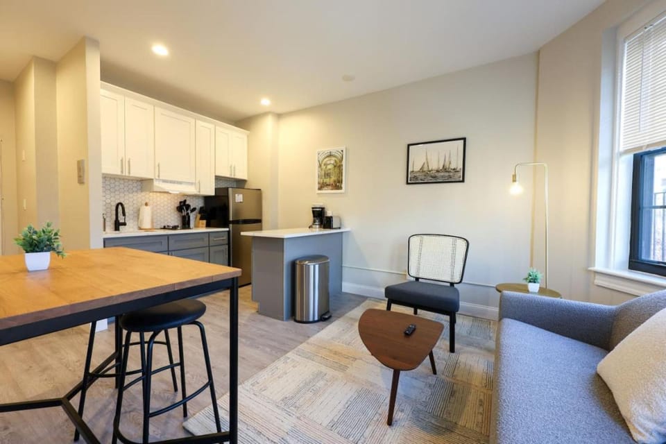 Spacious Studio Prudential Area Apartment in Back Bay