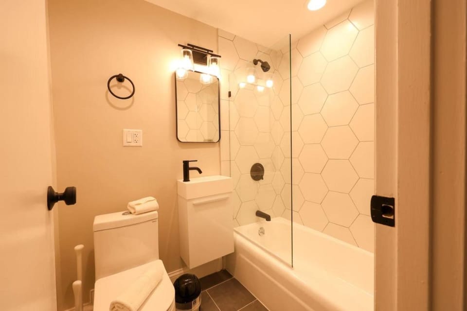 Sophisticated South End Studio Apartment in Back Bay